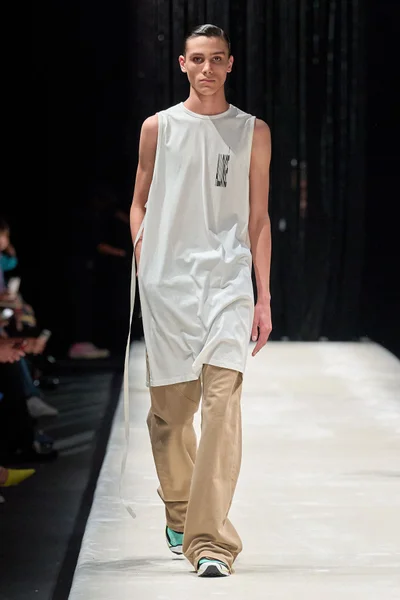 Look 19